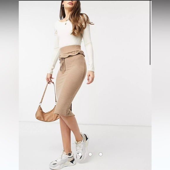 Lavish Alice x Patricia Bright |  relaxed ribbed midi pencil skirt in beige 4 - Picture 2 of 6